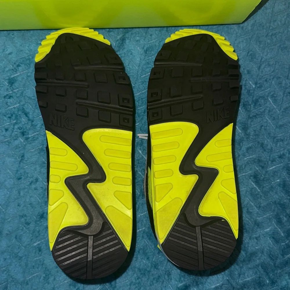 Nike Air Max 90 Recraft OG Volt - 8.5 Men’s/ 10 Women’s - Picture 6 of 8